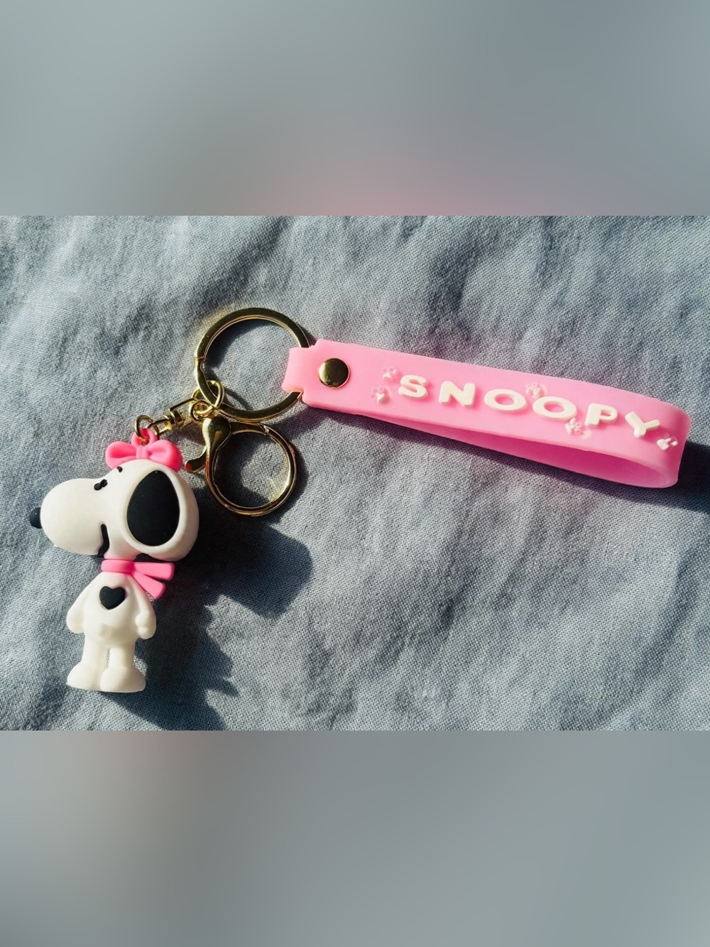 Pink Silicone Snoopy Keychain - Picture 2 of 5